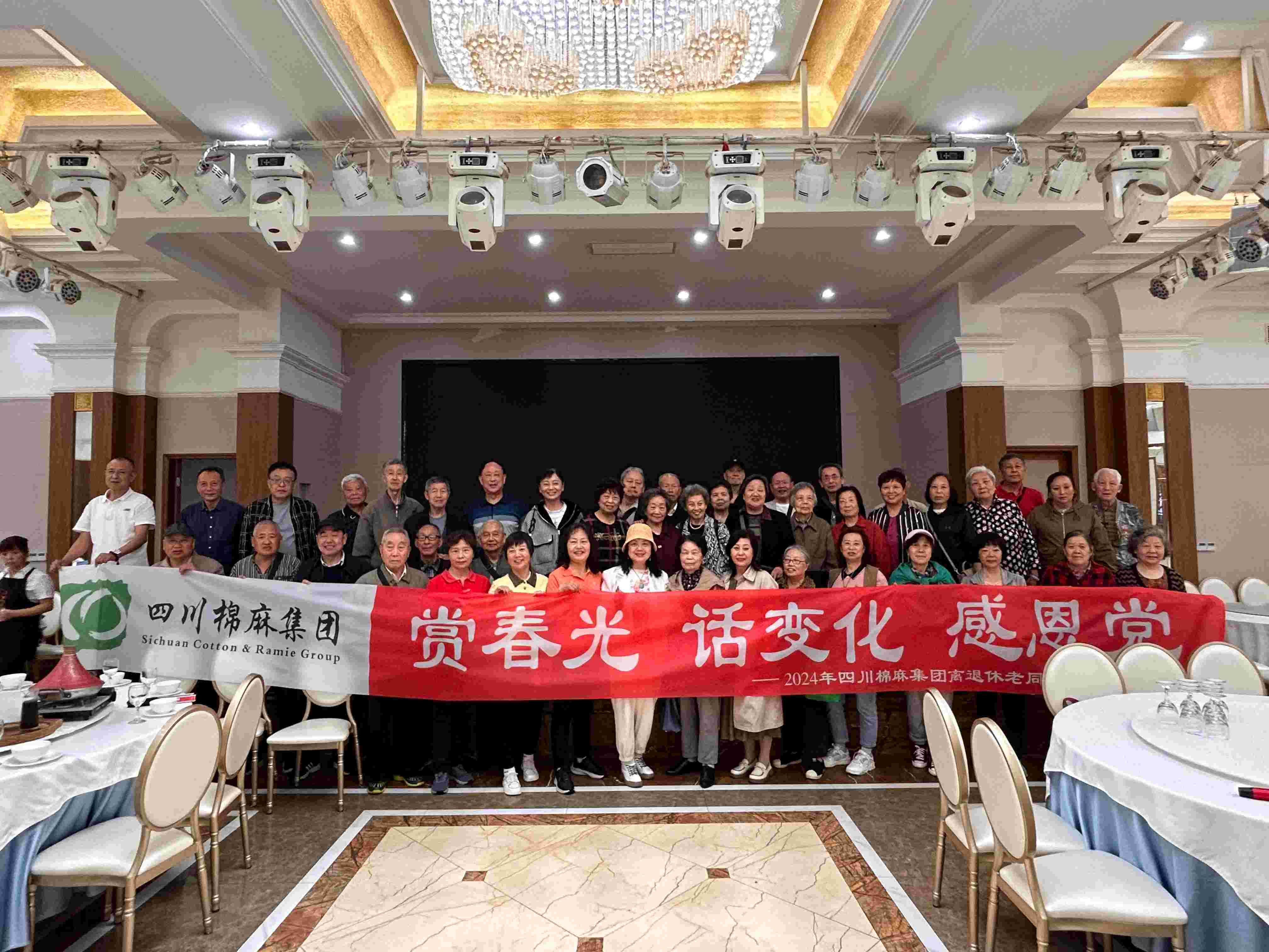 集團公司組織老同志開展“賞春光、話變化、感黨恩”戶外踏青活動